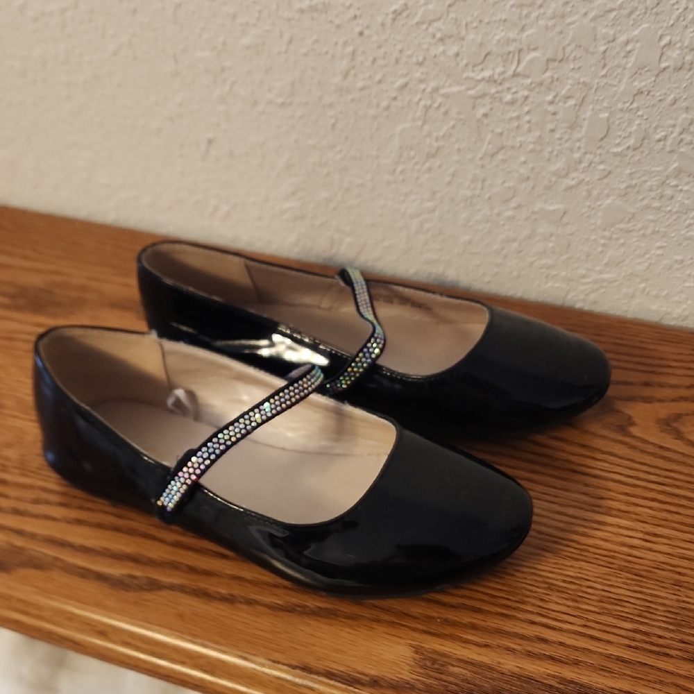 The Children's Place Glossy Black Dress Shoes with Sparkling Strap